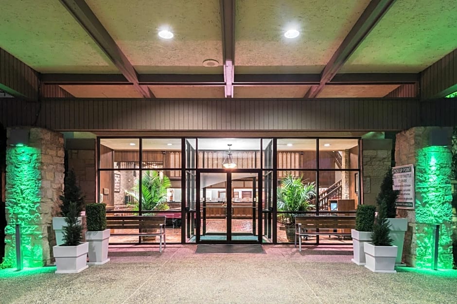 Holiday Inn At Six Flags Saint Louis by IHG