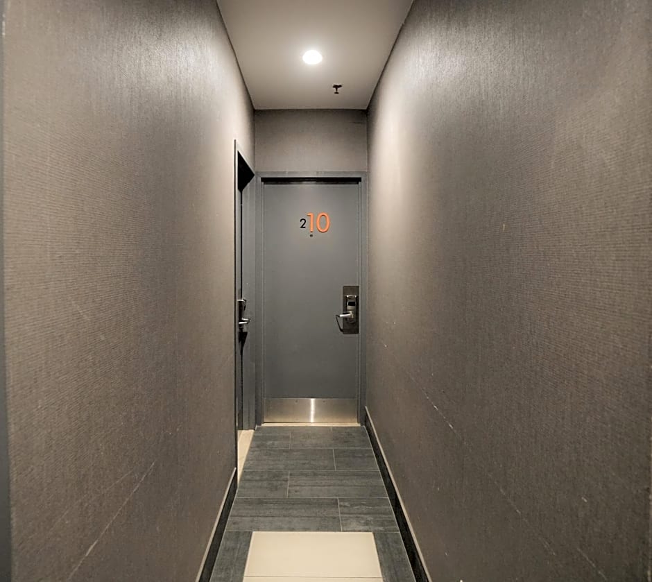 Midtown West Hotel