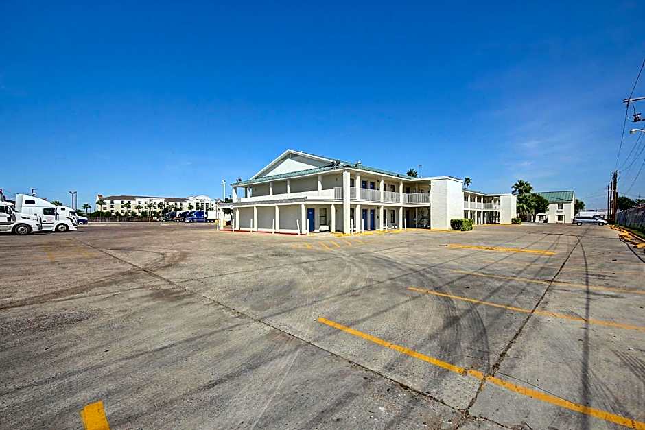 Motel 6-Laredo, TX - North I-35