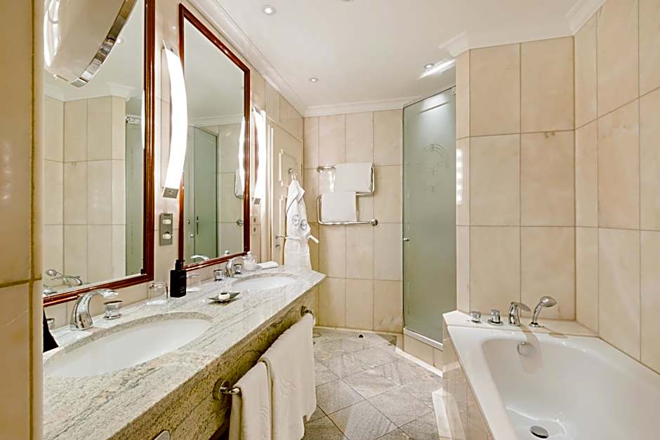 Excelsior Hotel Ernst