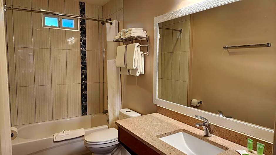 Sahara Courtyard Inn & Suites Osoyoos