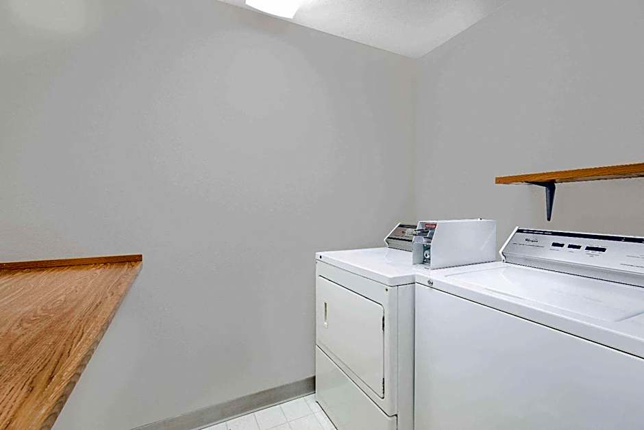 Super 8 by Wyndham Watertown