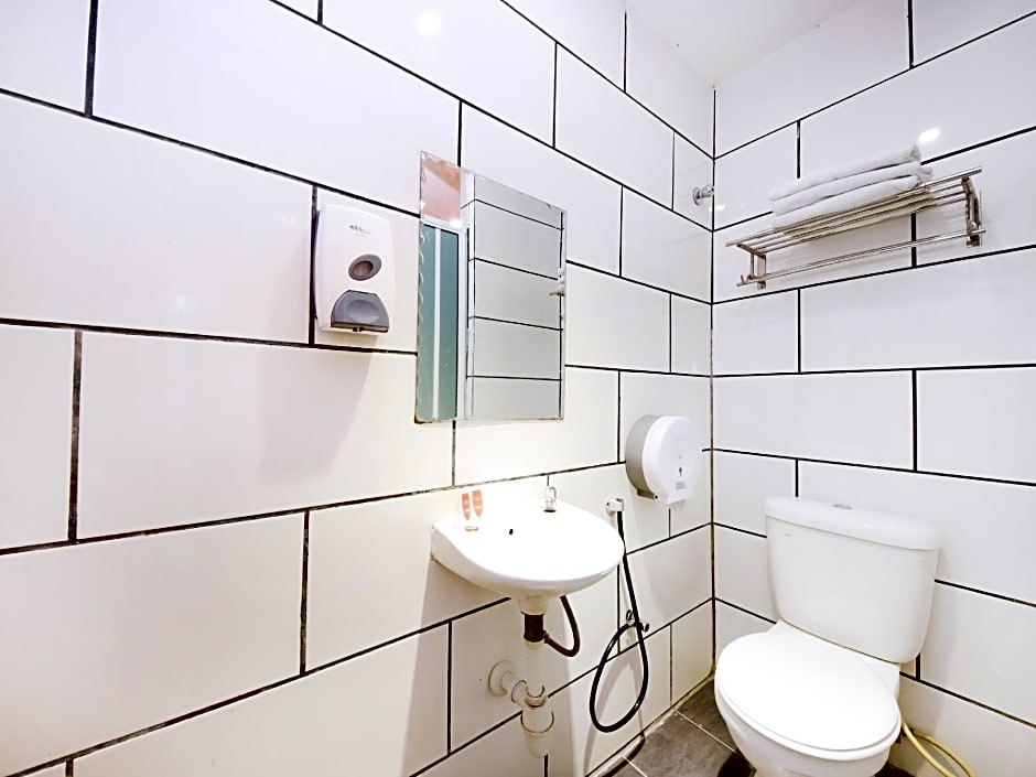 OYO 479 the green hotel