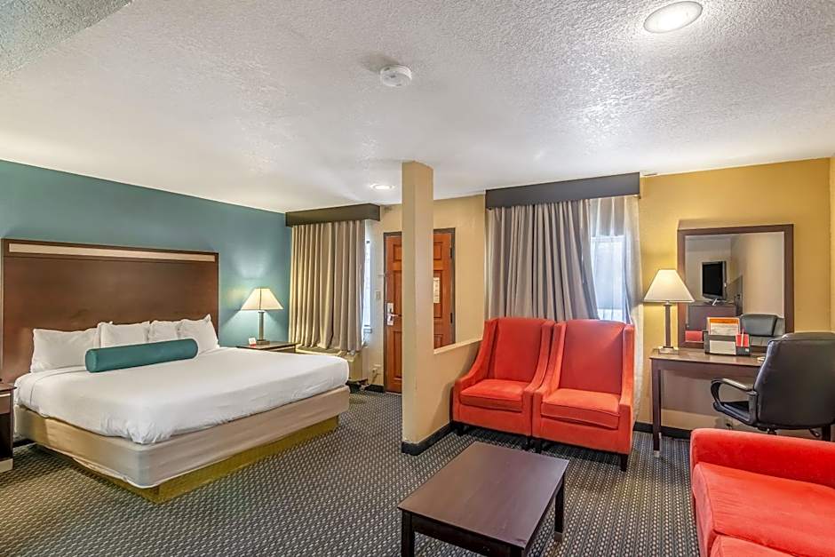Photo 1 of 5 of 1 King Bed Suite