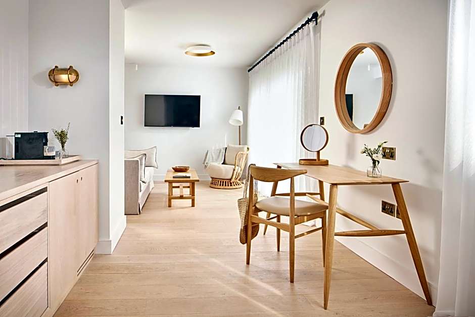 Moonfleet Manor - A Luxury Family Hotel