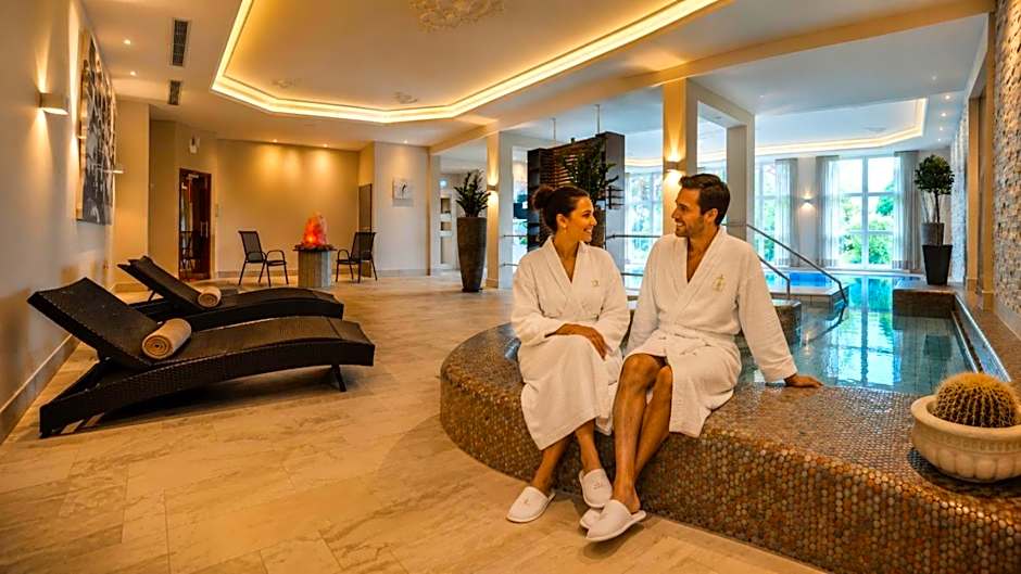 Kurhotel Grüttner mit eigenem Sole Thermal Schwimmbad 32 Grad und Saunalandschaft