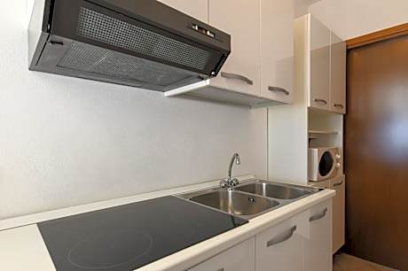 Superior One-Bedroom Apartment (5 Adults)  with Balcony or Terrace