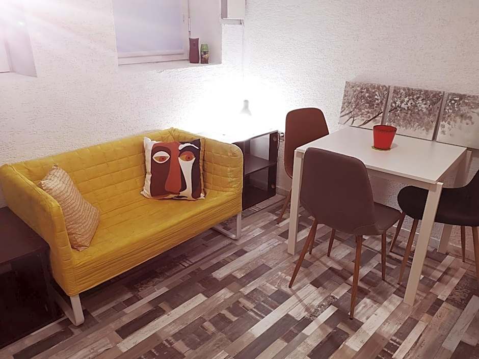 PIJAMA HOUSE - Bike & Bed