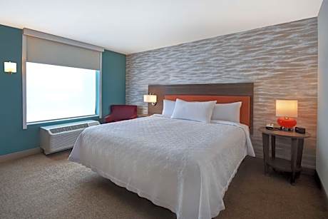 King Suite with Roll-In Shower - Mobility and Hearing Access/Non-Smoking