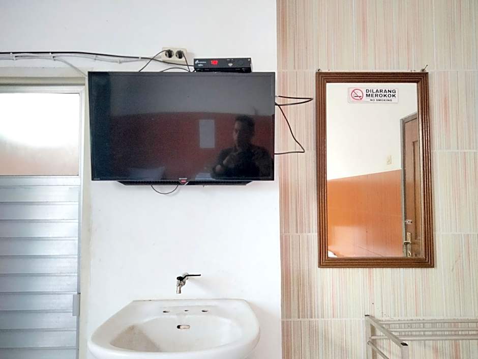 Sartika Hotel Mitra RedDoorz Pati