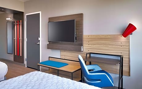 2 Queen Hearing Accessible