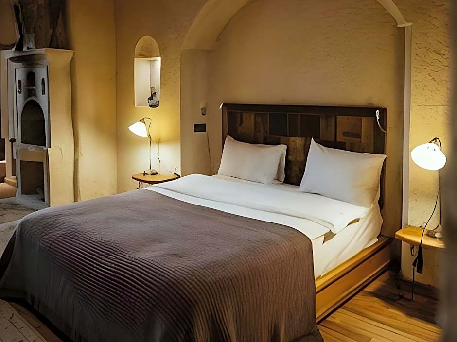Seki Cave Hotel – Wake Up to Hot Air Balloons