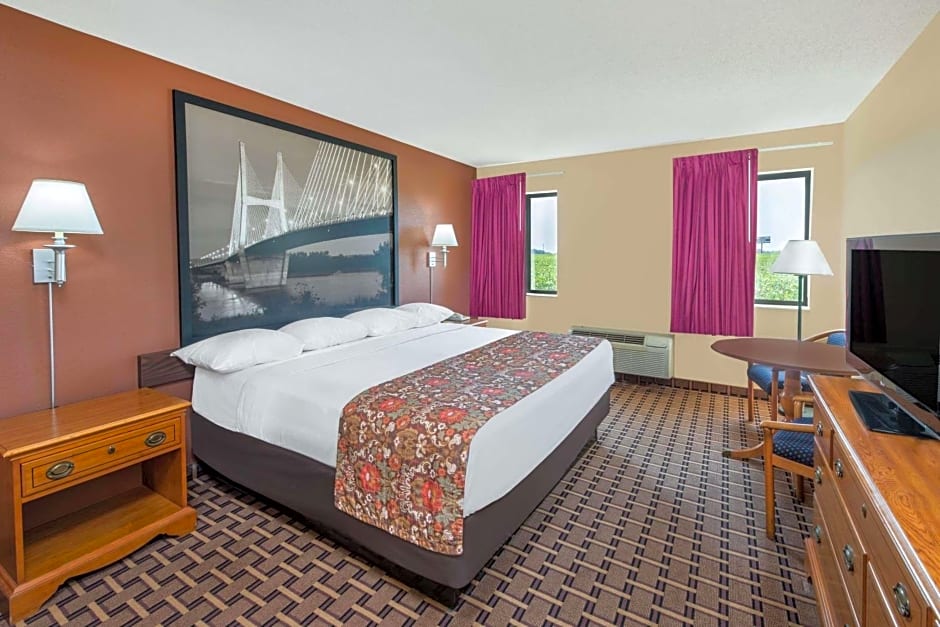 Super 8 by Wyndham Charleston MO