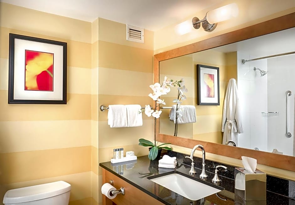 Pinnacle Hotel Harbourfront