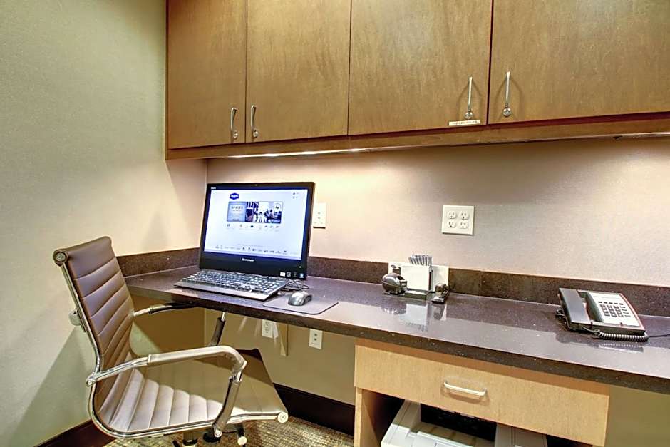 Hampton Inn By Hilton & Suites Milwaukee West