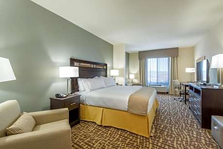King Suite with Mountain View