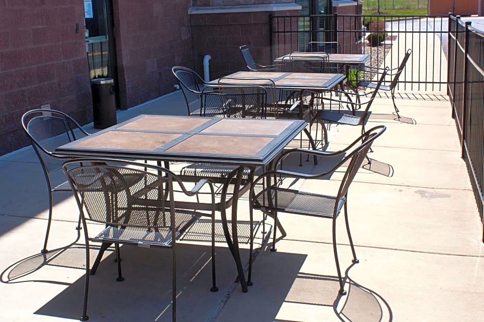 Holiday Inn Express & Suites Youngstown West I 80, an IHG Hotel