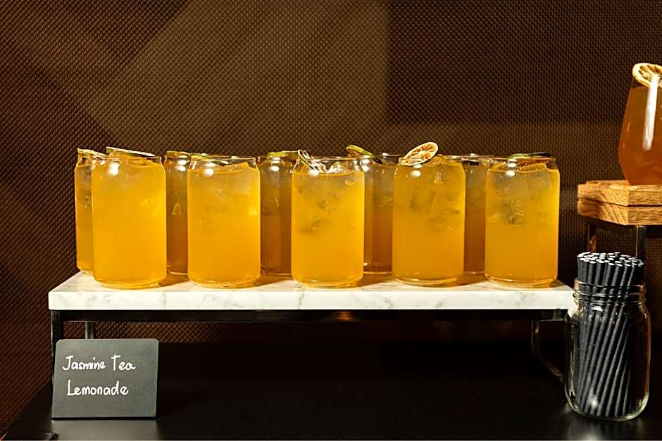 Delta Hotels by Marriott Edmonton Centre Suites