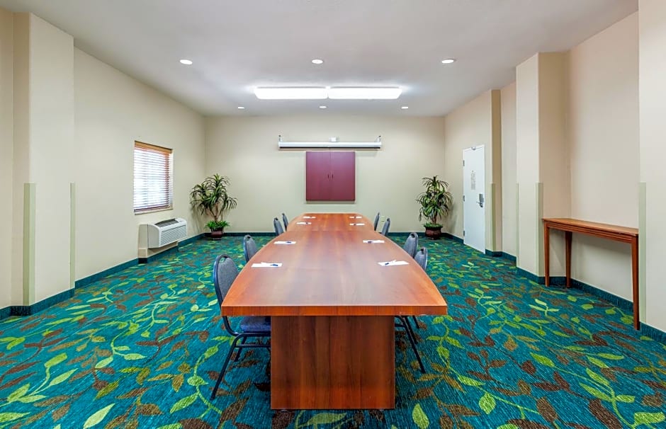 Candlewood Suites Lake Jackson, an IHG Hotel