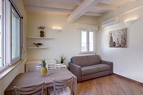 One Bedroom Apartment with Lateral Sea View