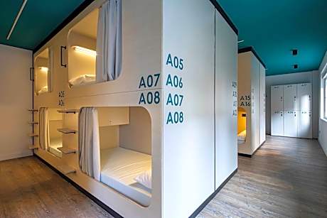 Bunk Bed in Mixed Dormitory Room
