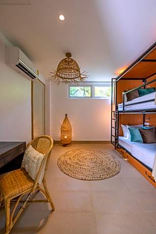 4 Bed Mixed Economy