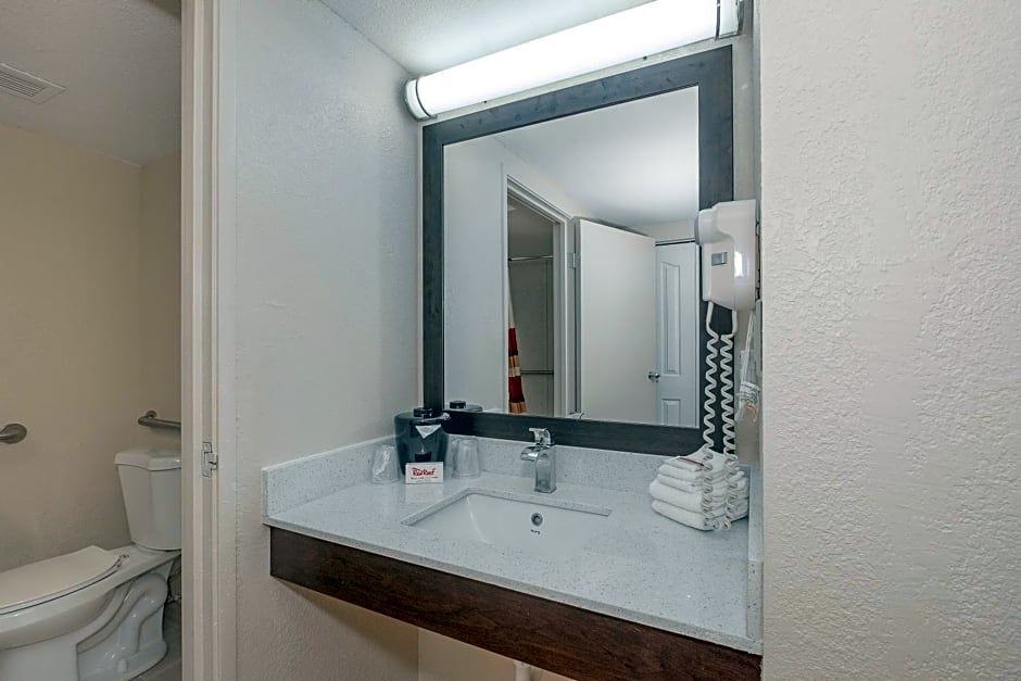 Red Roof Inn PLUS+ & Suites Knoxville West - Cedar Bluff