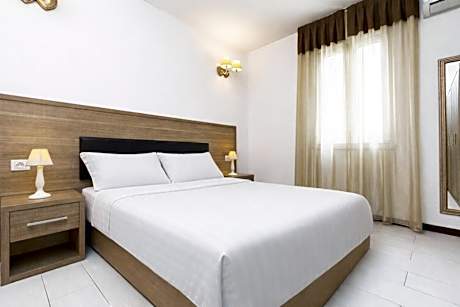 One-Bedroom Apartment with Balcony