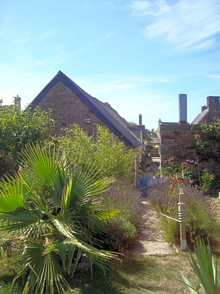 Studio "LA MEDINA", PISCINE jusqu'au 15 septembre, JARDIN BOTANIQUE, COMMERCES &MER