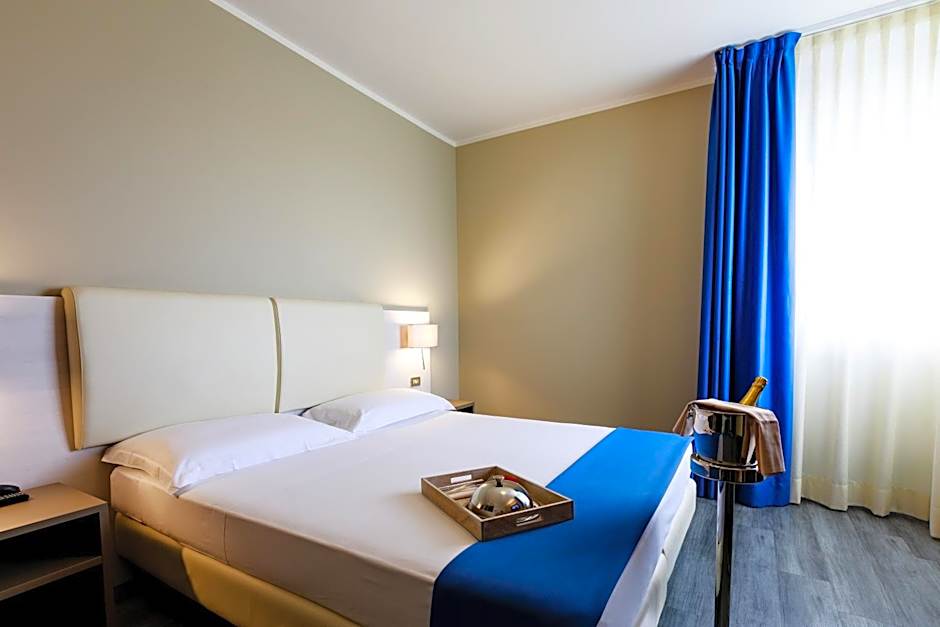 Photo 1 of 5 of 1 Double Bed or 2 Beds