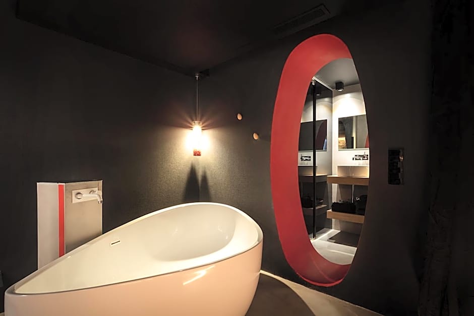 The Black Boutique -- Turistea Suites