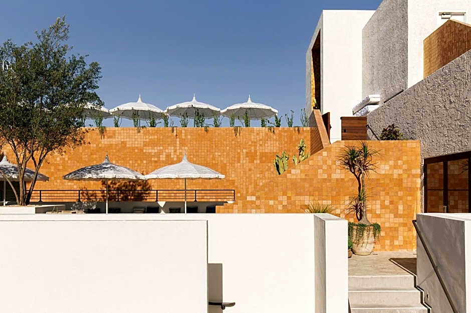 Silver Lake Pool & Inn