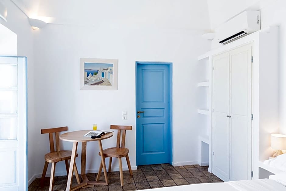 Pantelia Suites