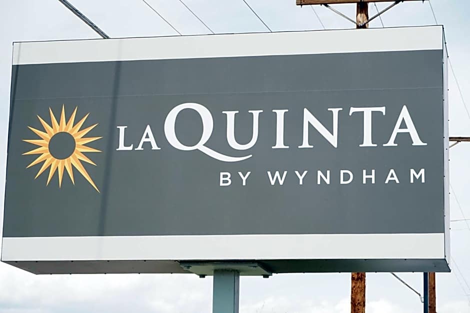 La Quinta Inn & Suites by Wyndham Albuquerque Airport