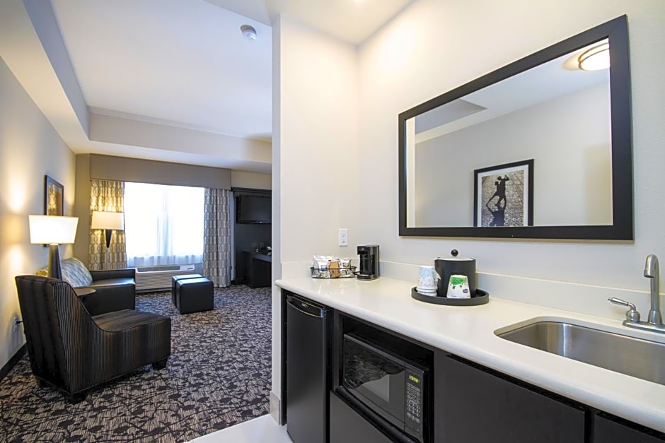 Hampton Inn & Suites DuPont