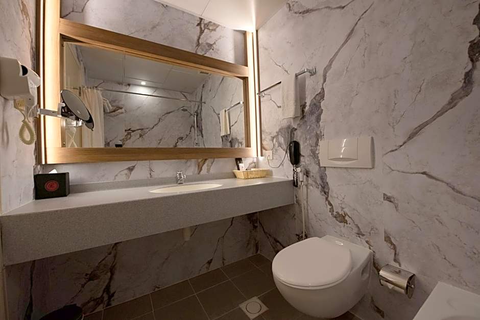 Ramee Guestline Hotel