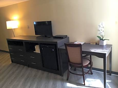 Efficiency King Room - Non-Smoking