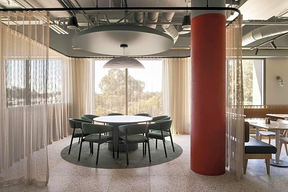 Courtyard by Marriott Perth, Murdoch