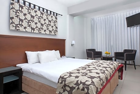 Standard Family Room (2 Adults + 2 Children)