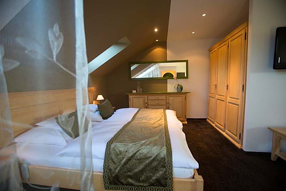 Photo 1 of 7 of Junior Suite