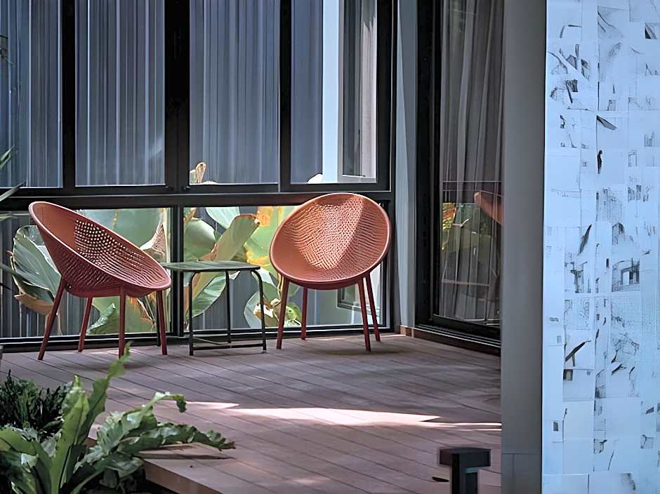 Red Door Samsen Hotel