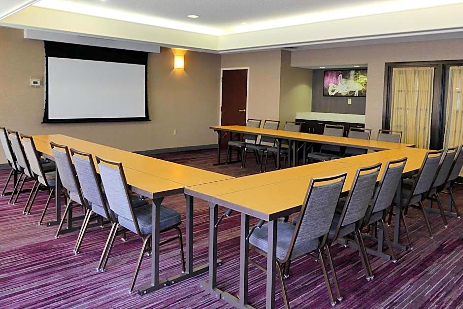 Courtyard by Marriott Chesapeake Greenbrier