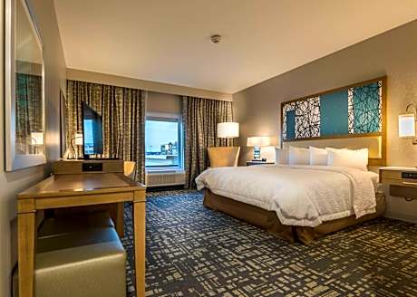 King Room with Sofa Bed - Mobility Access/Non-Smoking