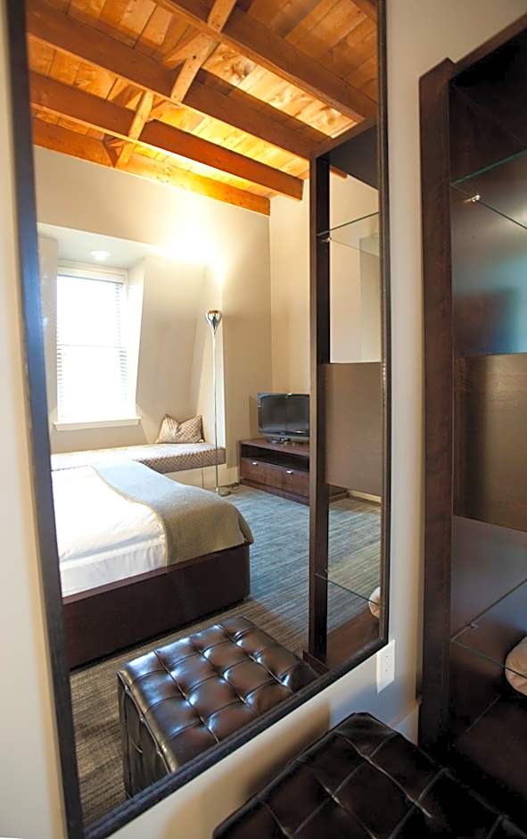 Le Pleasant Hôtel & Café