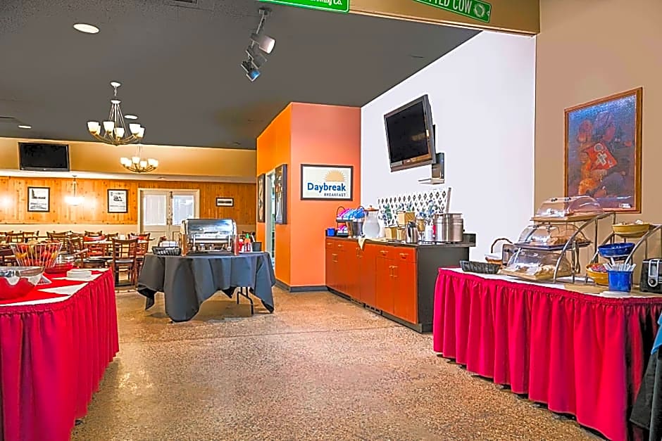 Norwood Inn & Suites LaCrosse