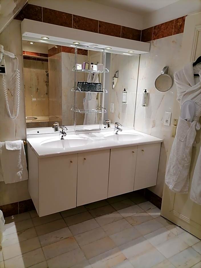 Chateau De Beauvois - Younan Collection