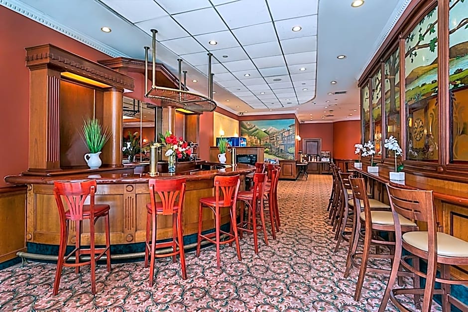 Chelsea Savoy Hotel