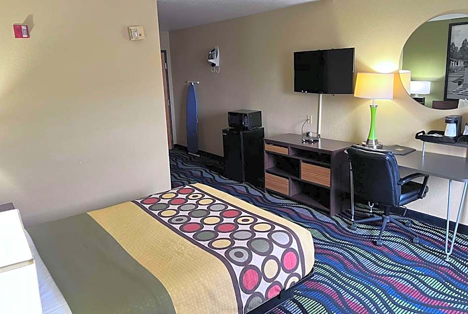 Super 8 by Wyndham Farmington