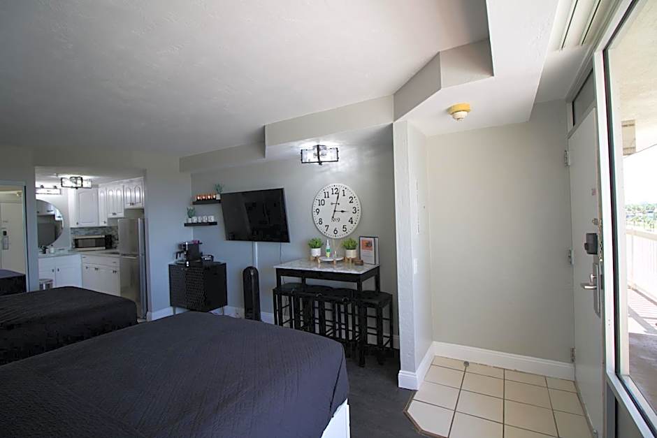 Modern Beach Condo-Daytona Beach