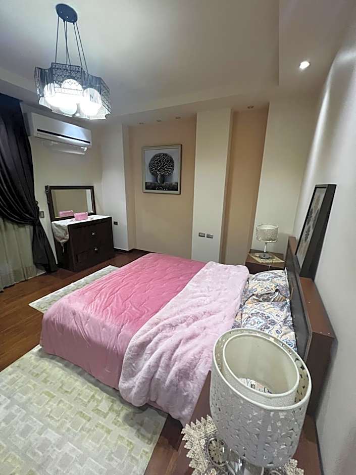 Super luxury flat near airport شقة سكنية قمة الفخامة والاتساع بقرب المولات التجارية و المطار